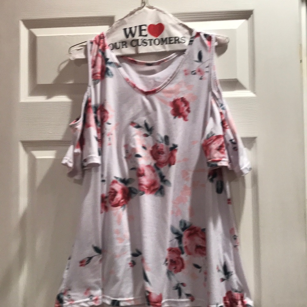 Flower cut out shoulder t shirt